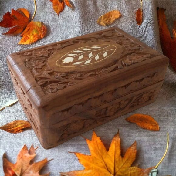 Hand Carved Wood Trinket Box Inlaid MOP Abalone Jewelry Vintage Hinged Bohemian. - Picture 14 of 15